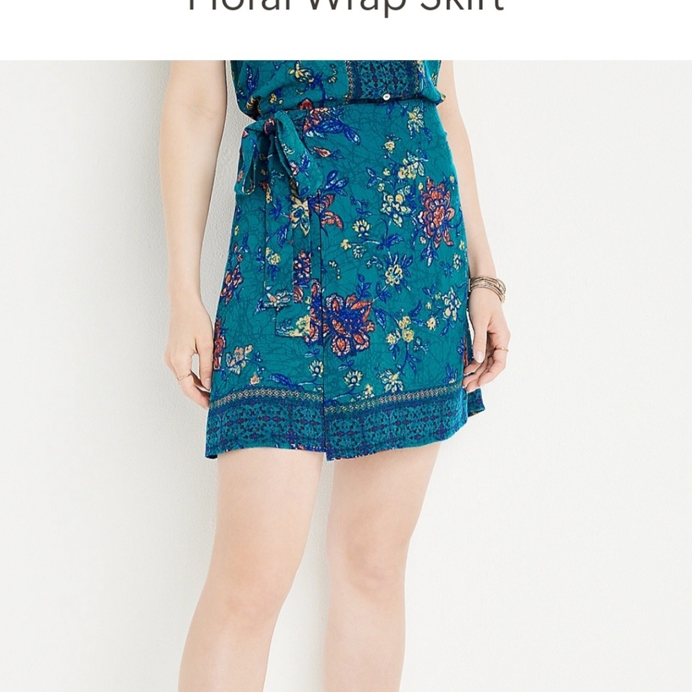NWT Floral wrap skirt